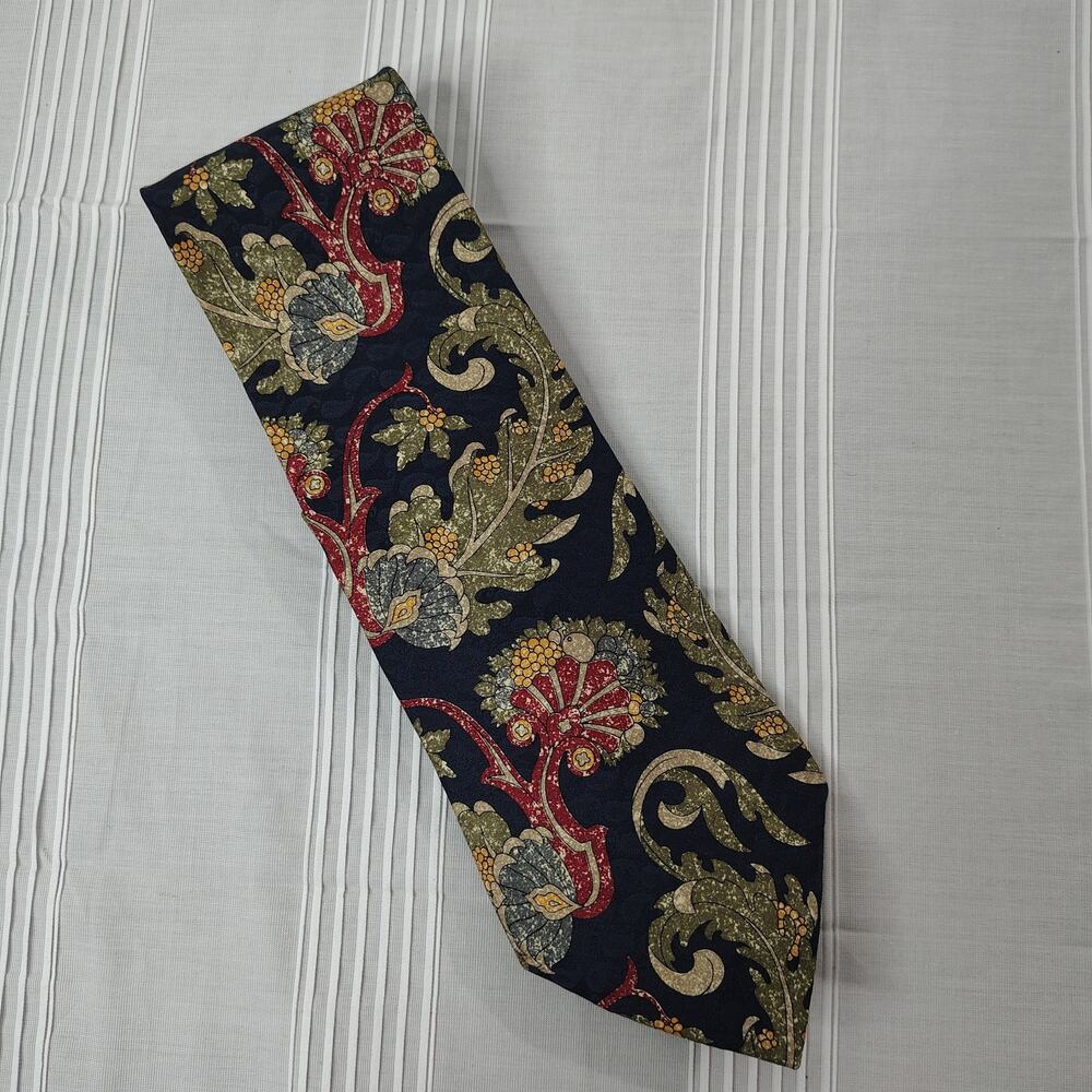 IZOD Silk Mens Necktie Navy Blue Floral Paisley Made in U.S.A.